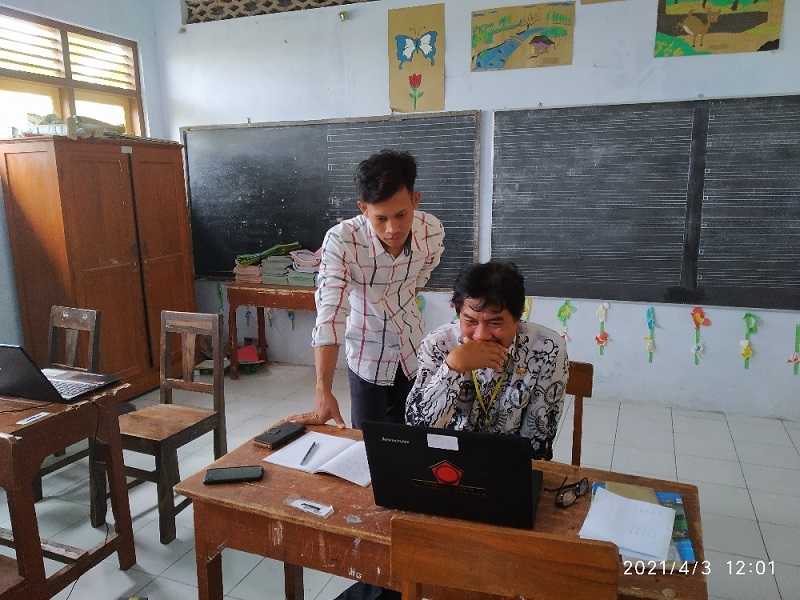 Tidak Mengenal Usia, Guru SD Negeri Sidorejo Belajar Media Pembelajaran