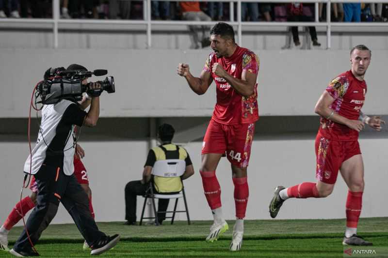 Tiga Gol Gustavo Almeida Membawa Persija Menang 3-0 Atas Barito Putera