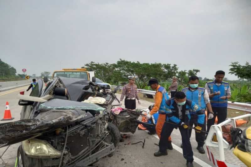 Tiga Orang Meninggal Dunia dalam Kecelakaan di Tol Batang-Semarang