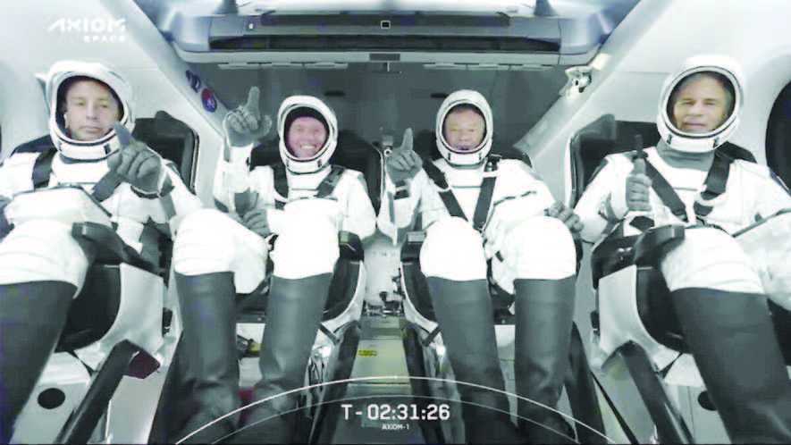 Tim Astronaut Wisatawan Ax-1 Berhasil Mendarat di Laut Atlantik
