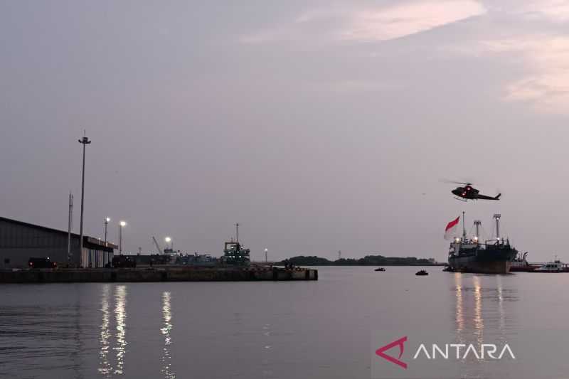 Tim Elite Koopssus TNI Latihan Pembebasan Sandera di Pelabuhan Cirebon