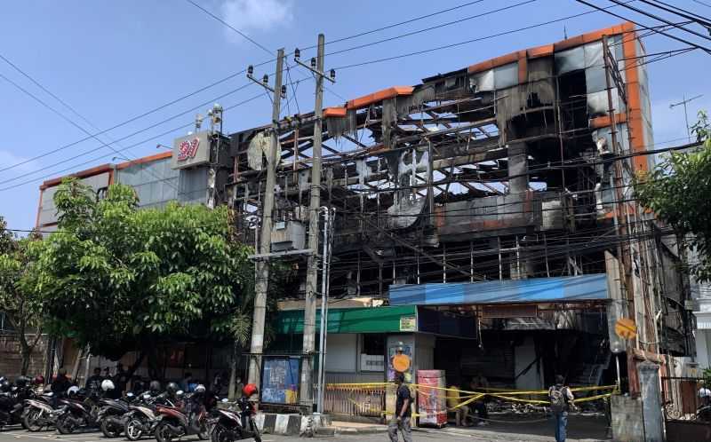 Tim Labfor Polda Jatim Uji Laboratorium terkait Penyebab Kebakaran Malang Plaza