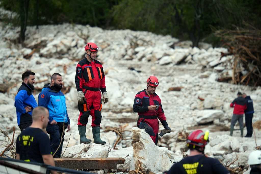 Tim Penyelamat Lanjutkan Pencarian Korban Hilang dalam Banjir Bandang di Bosnia 1