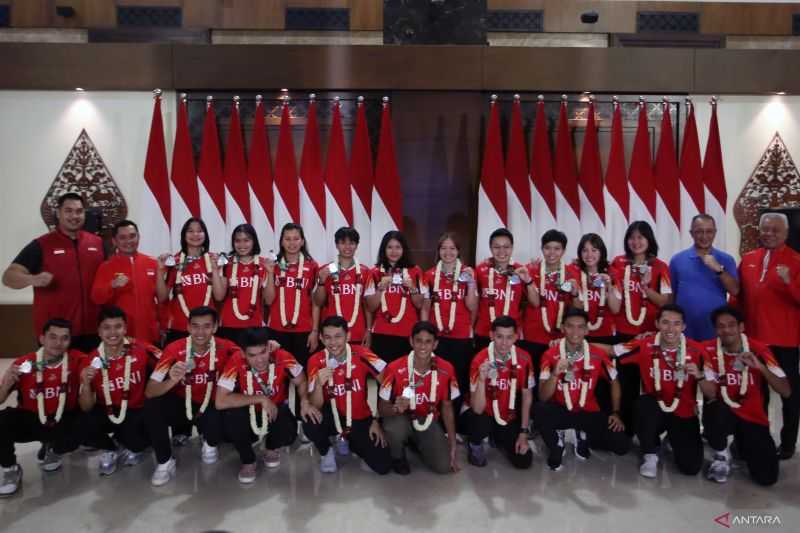 Tim Piala Thomas dan Uber Kembali ke Indonesia Disambut dengan Hangat