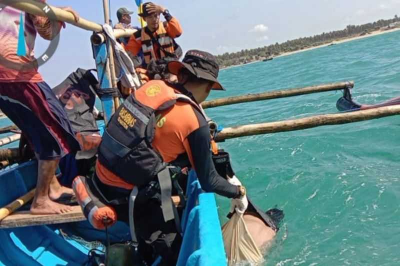 Tim SAR Banten Temukan Satu Warga Jakarta Meninggal Terseret Ombak