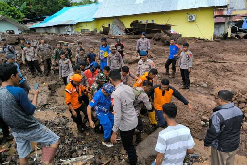 Tim SAR Evakuasi 18 Jenazah Korban Banjir Bandang di Ternate