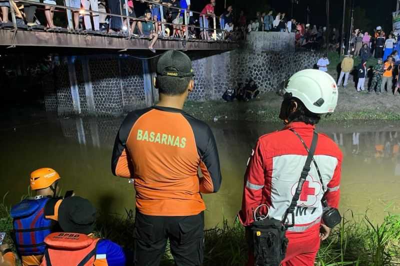 Tim SAR Evakuasi Remaja yang Tewas Hanyut di Sungai di Semarang