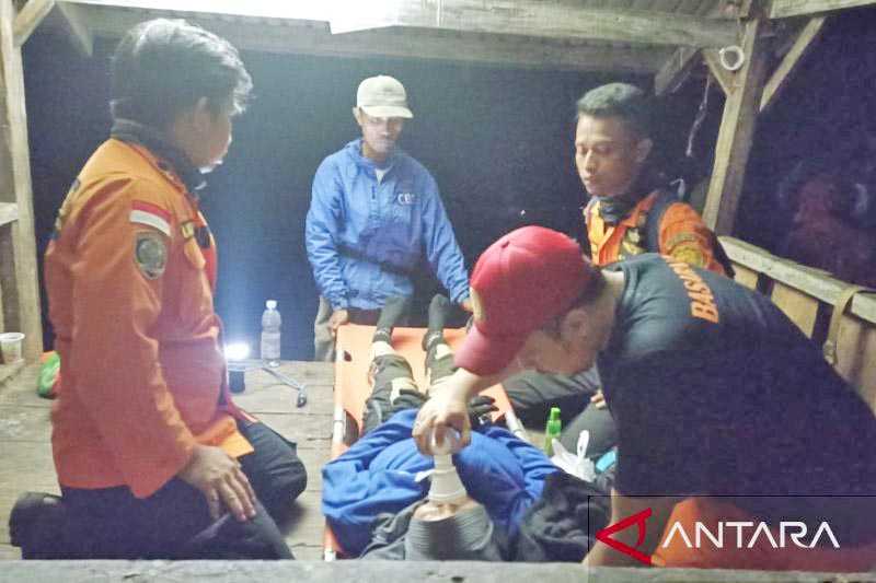 Tim SAR Evakuasi Tiga Pendaki Gunung Nokilalaki