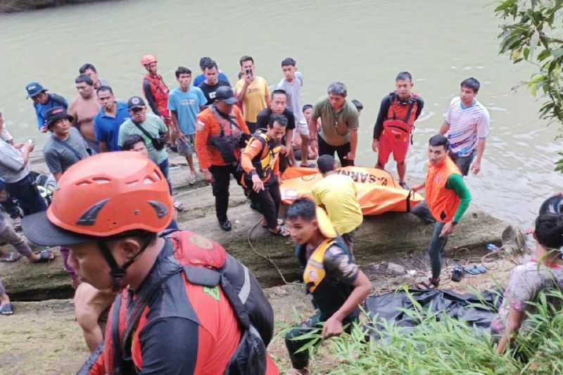 Tim SAR Gabungan Evakuasi Dua Jenazah Pria Tenggelam di Pemandian Deli Serdang