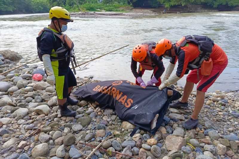 Tim SAR Gabungan Evakuasi Pendulang Emas Terseret Arus Sungai di Dairi