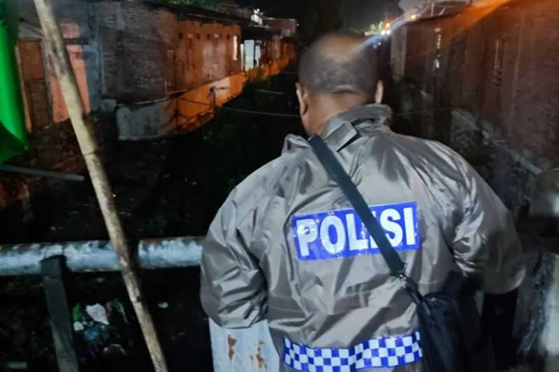 Tim SAR gabungan mencari bocah SD hanyut di sungai Kota Semarang