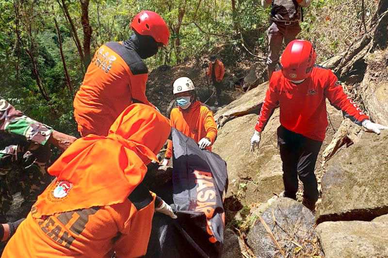 Tim SAR Makassar Temukan Jenazah Pendaki di Tebing Gunung Pangkep