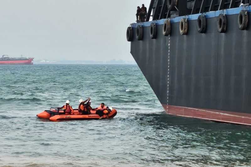 Tim SAR Tanjungpinang Cari Korban Jatuh ke Laut dari Atas Tugboat