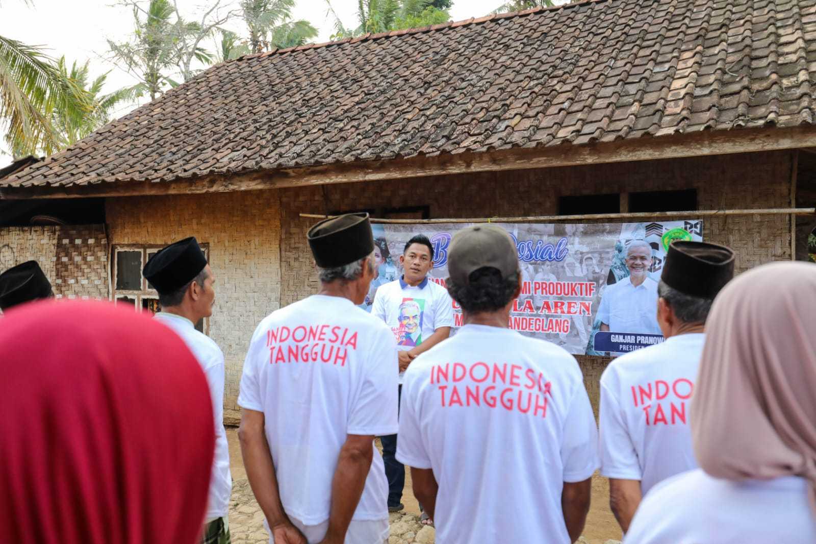 Tingkatkan Efektivitas Petani Gula Aren, Ganjar Untuk Semua Serahkan Alat Pengolahan Produksi di Pandeglang