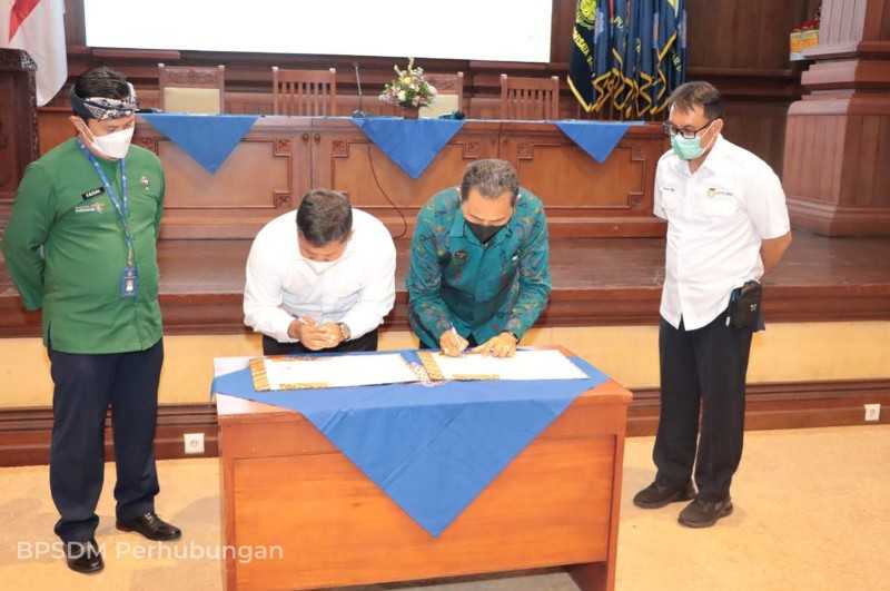 Tingkatkan Sinergitas Tri Dharma Perguruan Tinggi, Dua Perguruan Tinggi Kemenhub dan Kemenparekaf Jalin Kerja Sama