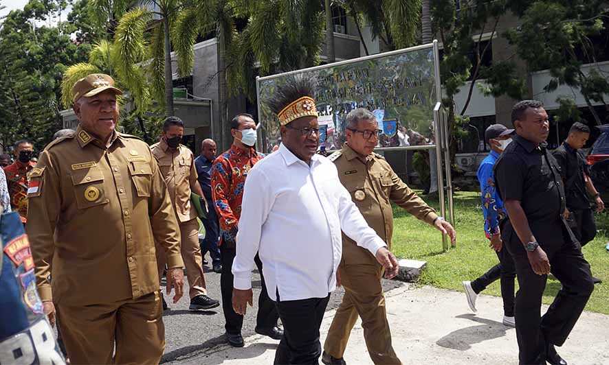 Tinjau Kantor Pemprov Papua Barat