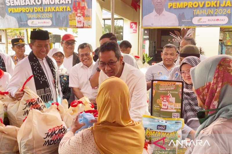 Tinjau Penjualan Sembako Murah