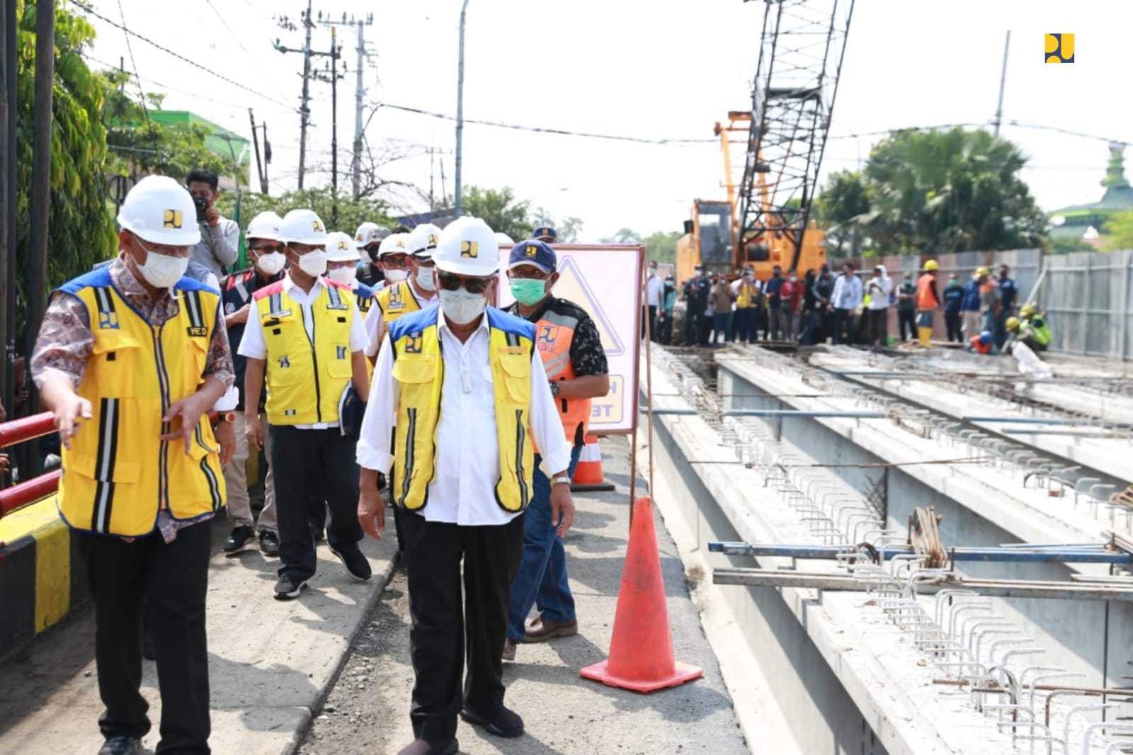 Tinjau Perbaikan Jembatan Ngaglik Lamongan, Menteri Basuki Targetkan Rampung H-10 Lebaran 2022