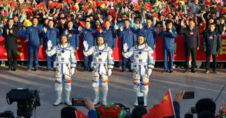 Tiongkok Kirim Astronot Termuda ke Stasiun Luar Angkasa Tiangong