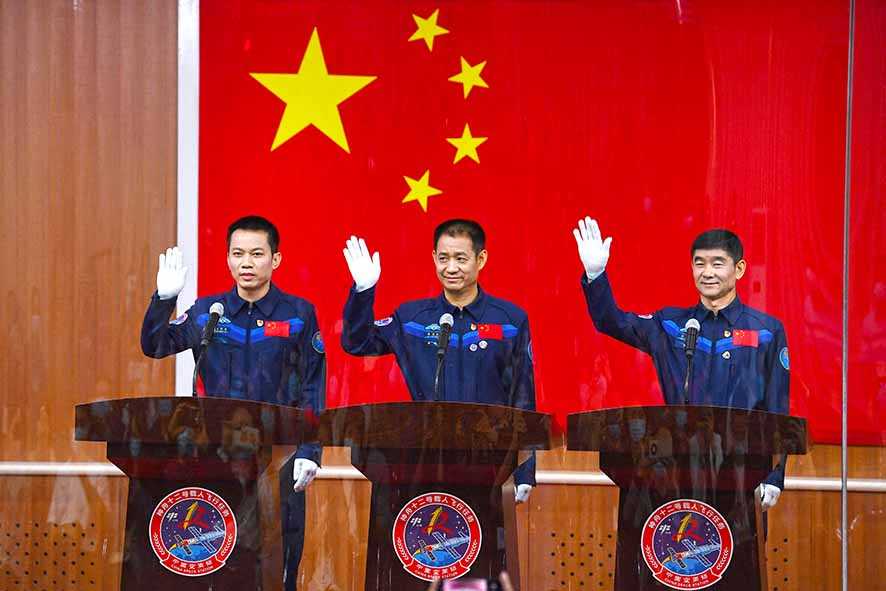 Tiongkok Kirimkan Astronot  ke Stasiun Luar Angkasa