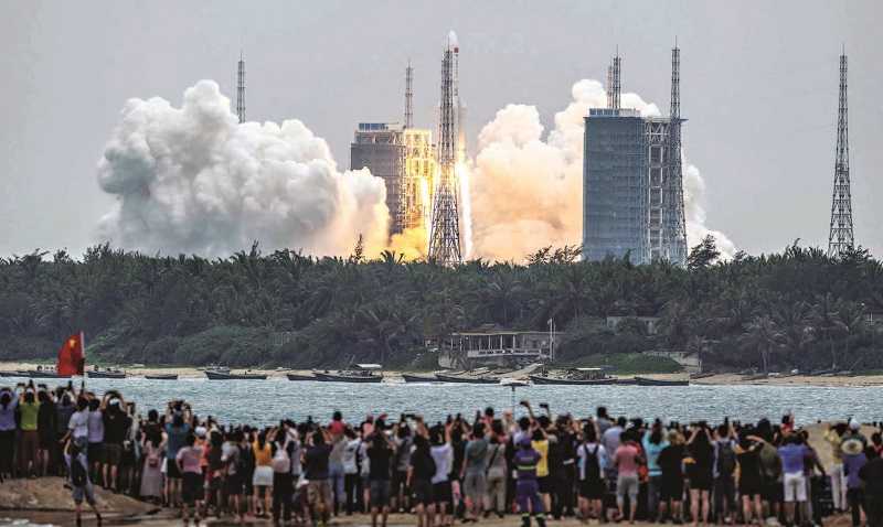 Tiongkok Luncurkan Modul Pertama Stasiun Luar Angkasa