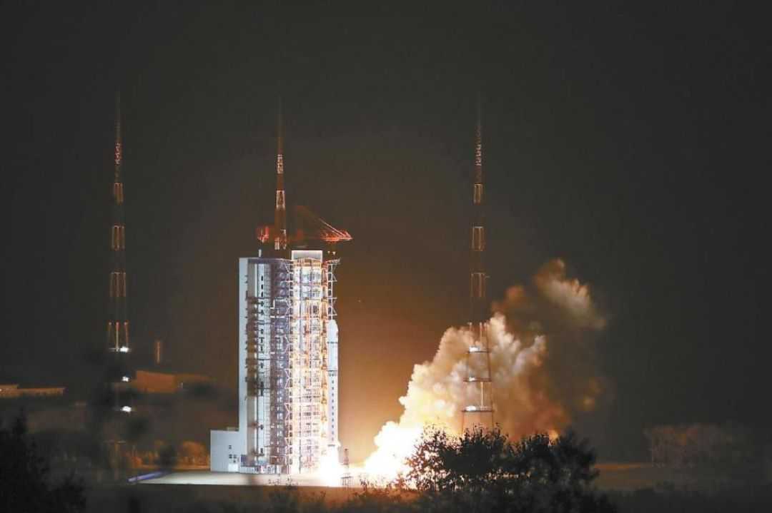 Tiongkok Luncurkan Teknologi Satelit Eksplorasi Matahari Pertamanya