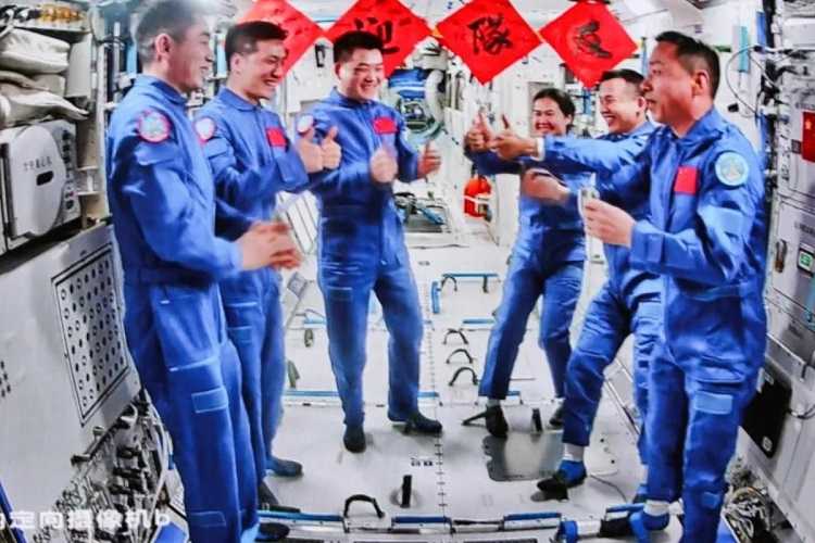 Tiongkok Siap Sambut Astronaut Shenzhou-18 Mendarat Kembali ke Bumi