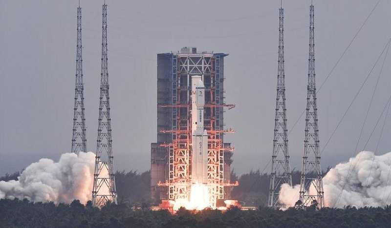 Tiongkok Sukses Luncurkan Satelit untuk Komunikasi Bumi-Bulan