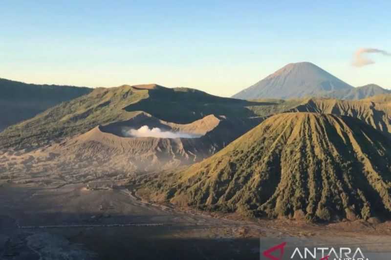 TNBTS Ajak Wisatawan Ikuti Upacara HUT RI di Lautan Pasir Gunung Bromo