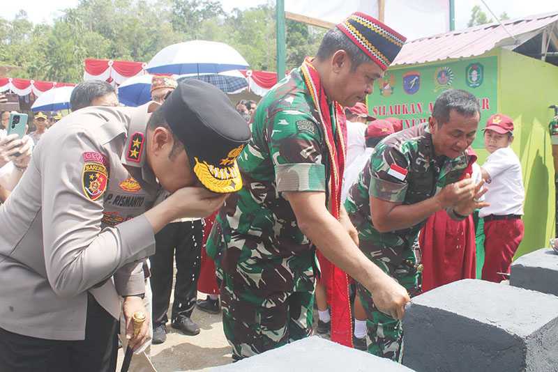 TNI AD Bangun Sumber Air Bersih untuk Warga Perbatasan