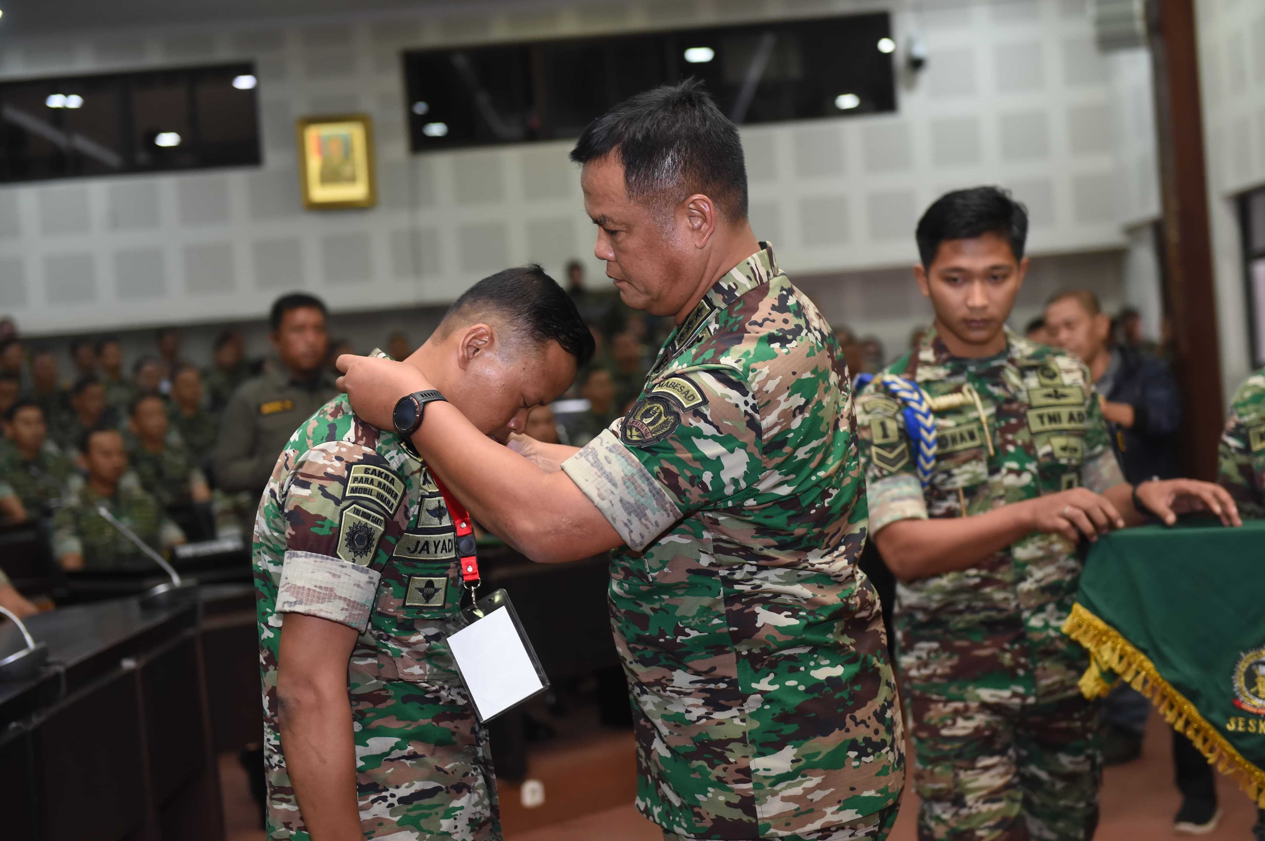 TNI AD Kuatkan Kemampuan Media Handling dan Public Speaking Dansat dan Pejabat Penerangan