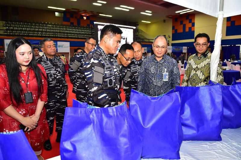 TNI AL dan Sejumlah Bank BUMN Distribusikan Paket Lebaran bagi Prajurit