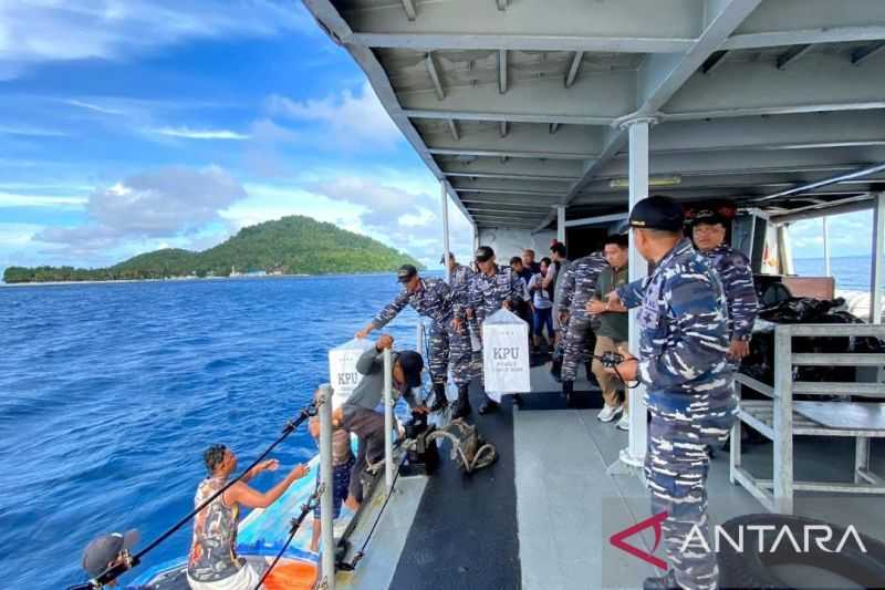TNI AL Kerahkan Kapal-kapalnya Bantu Distribusi Logistik Pemilu
