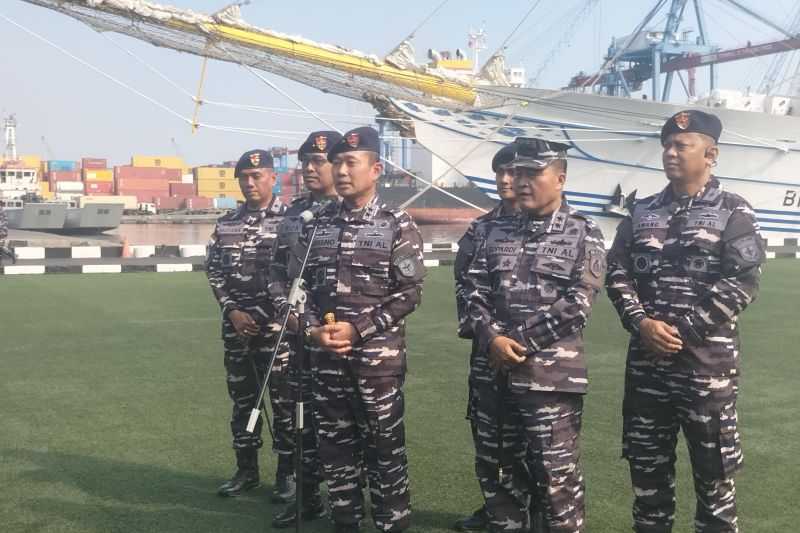 TNI AL Kerahkan Kapal LPD, Angkut Perlengkapan Upacara HUT RI di IKN