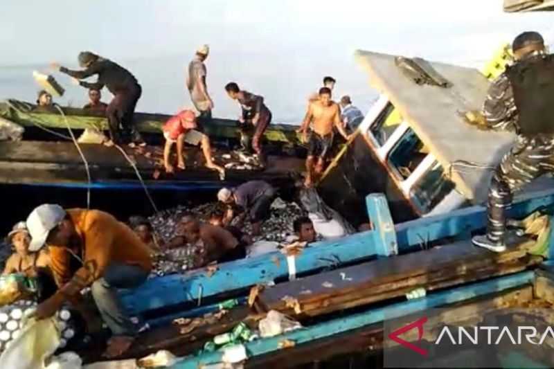 TNI AL Selamatkan Penumpang KM Bagas Arsakhan yang Nyaris Tenggelam di Perairan Kepri