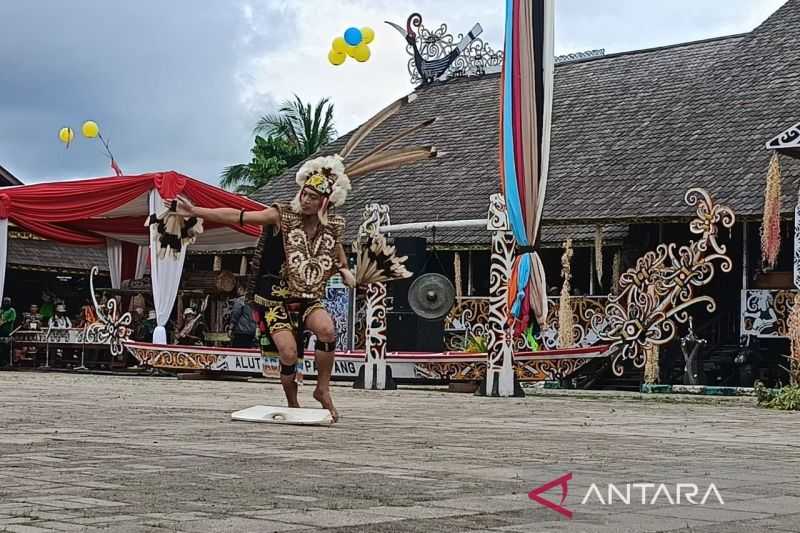 Tokoh adat Dayak Penajam Paser Utara Sambut Gembira HUT ke-79 RI di IKN