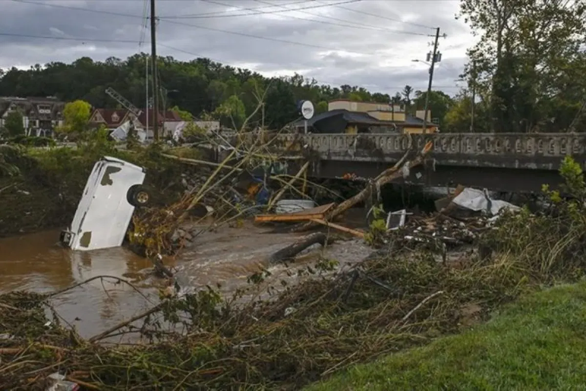 Topan Tropis Milton Mendekat ke Florida