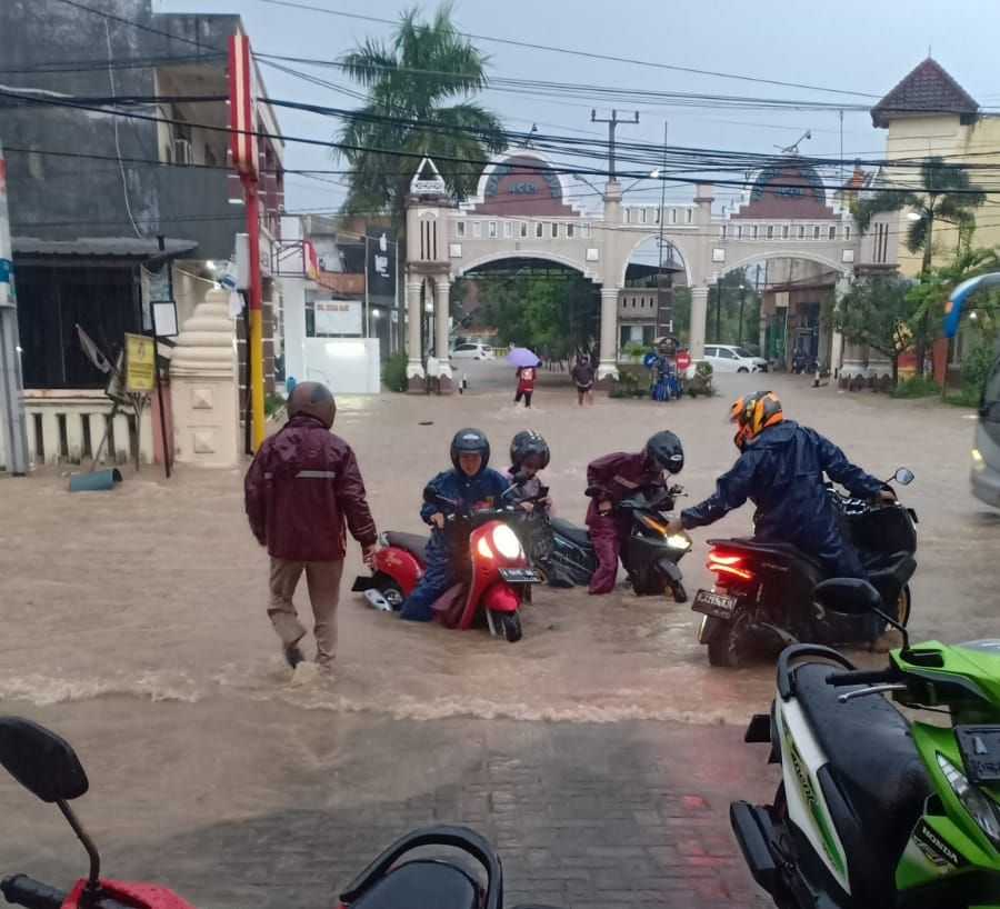 Tragis! Banjir Merendam Empat Kecamatan di Kota Serang, Dua Orang Meninggal Dunia