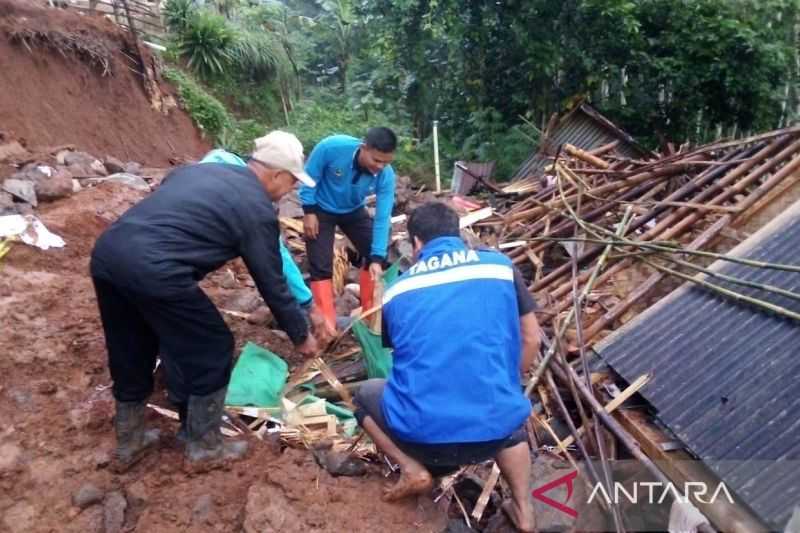 Tragis dan Mengenaskan, Satu Keluarga di Cianjur Tertimbun Bangunan Rumah Ambruk