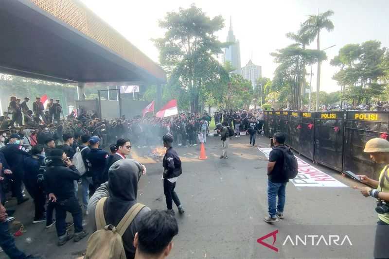 TransJakarta Alihkan Rute Pluit-Pinang Ranti Imbas Demo di DPR RI