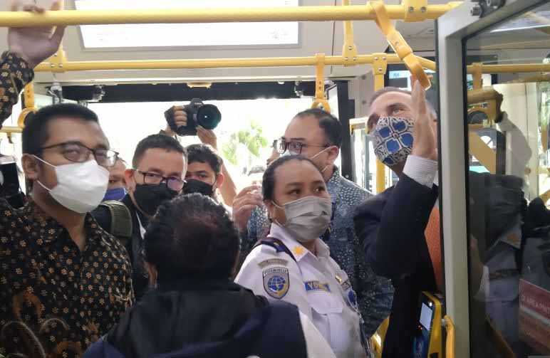 Transjakarta-Los Angeles Kembangkan Mobil Listrik