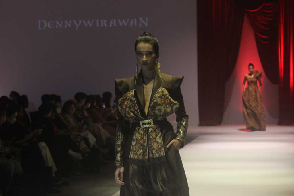 Trunk Show Collection 2022/2023 dalam rangka perayaan 25 tahun karir desainer Denny Wirawan 1