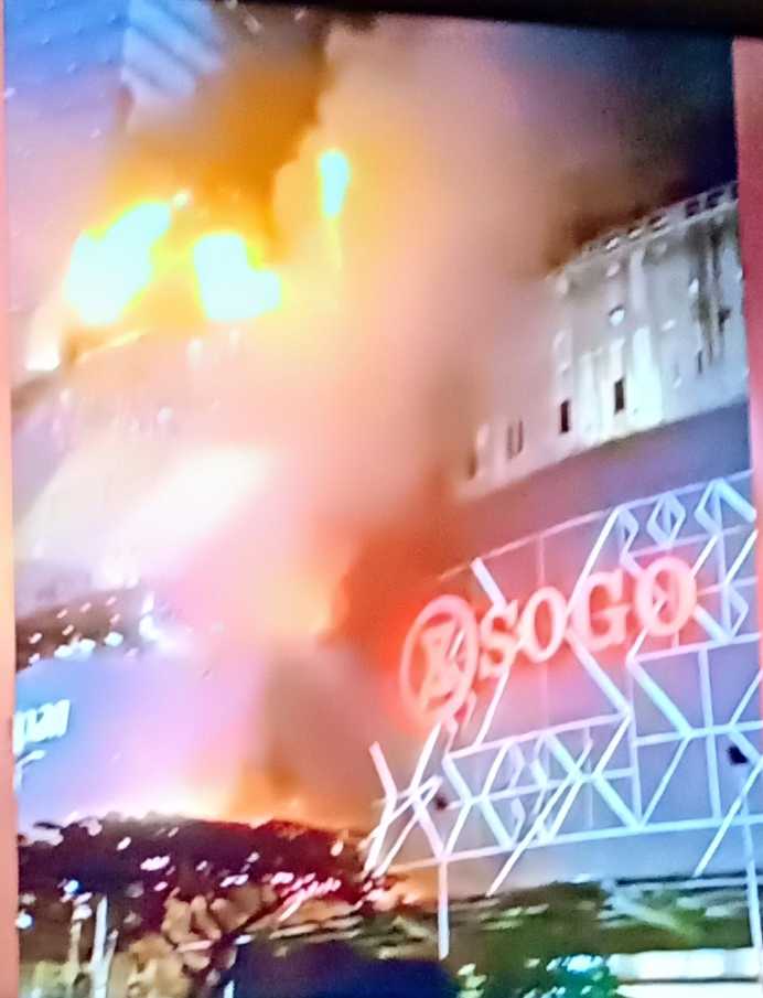 Tunjungan Plaza Surabaya Terbakar