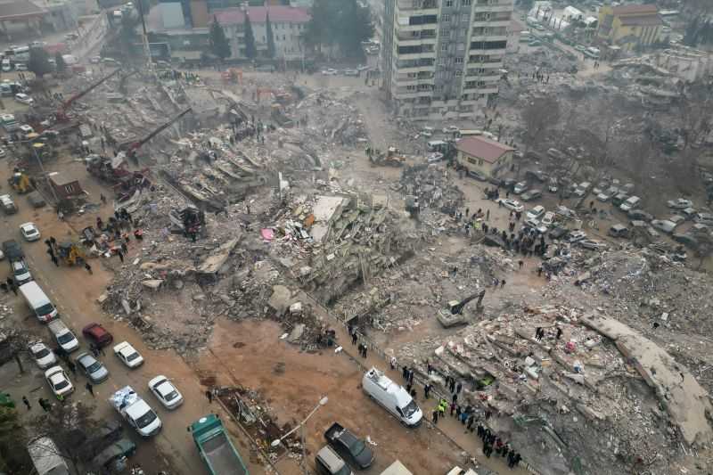 Turki Berpacu dengan Waktu Selamatkan Korban Gempa