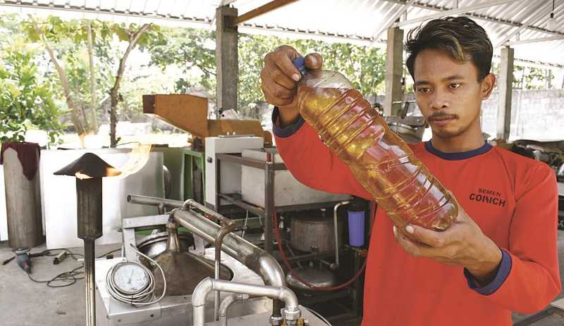 UBAH SAMPAH PLASTIK JADI SOLAR