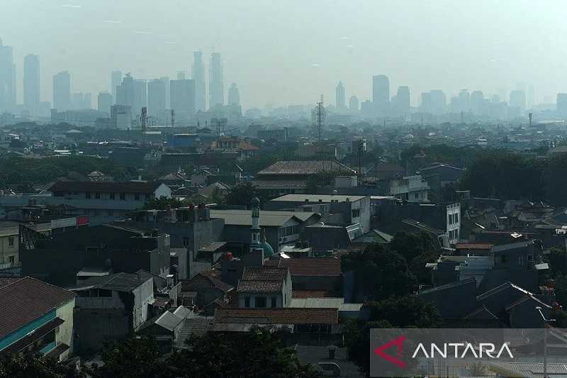 Udara Jakarta Pagi Ini Tak Sehat Meski Kemarin Diguyur Hujan