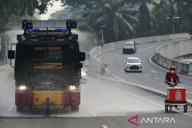 Udara Jakarta Tak Sehat pada Minggu Pagi, Pemprov DKI Tambah 2 Mobil Kabut Air