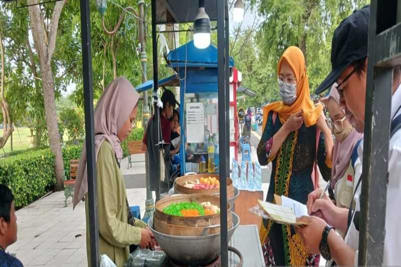 Uji Cepat, BBPOM DIY Periksa Makanan Yang Dijual PKL di Alun-alun Wates
