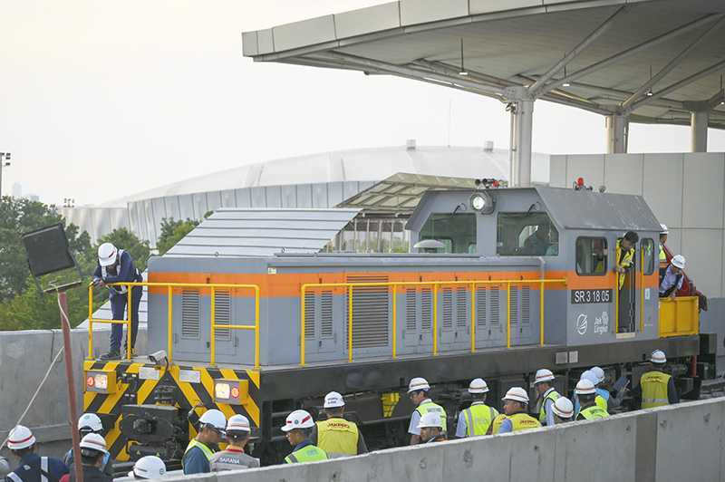 Uji Coba LRT Velodrome-Rawamangun