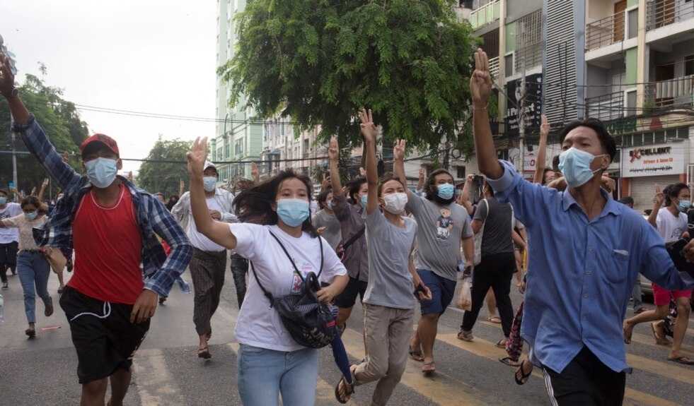 Unjuk Rasa ‘Kilat’ Antikudeta Berlangsung di Myanmar